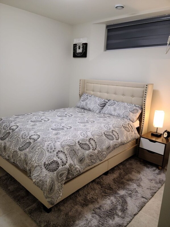 2 makuuhuonetta, silitysrauta/-lauta, ilmainen Wi-Fi, vuodevaatteet