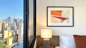 2 habitaciones, tabla de planchar con plancha, internet y ropa de cama