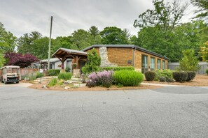 Exterior - Flat Rock Tiny Home: BBQ-Ready Patio & Pool Access (Flat Rock)