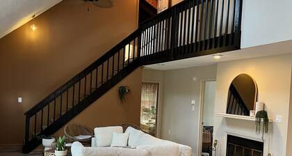 Kent Island Luxary Home W/ Pool and walking distance from the beach