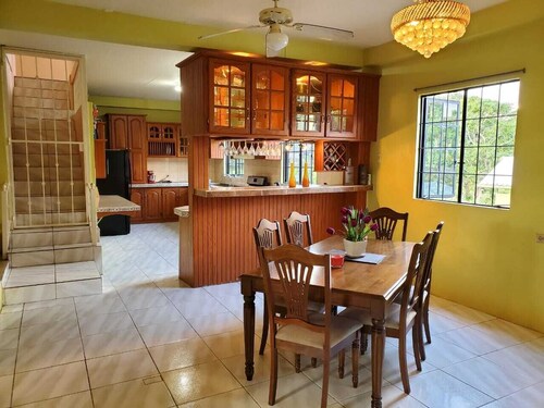 Cozy 3 bedroom house. Perfect for Couples, Families, Groups etc.