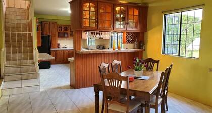 Cozy 3 bedroom house. Perfect for Couples, Families, Groups etc.