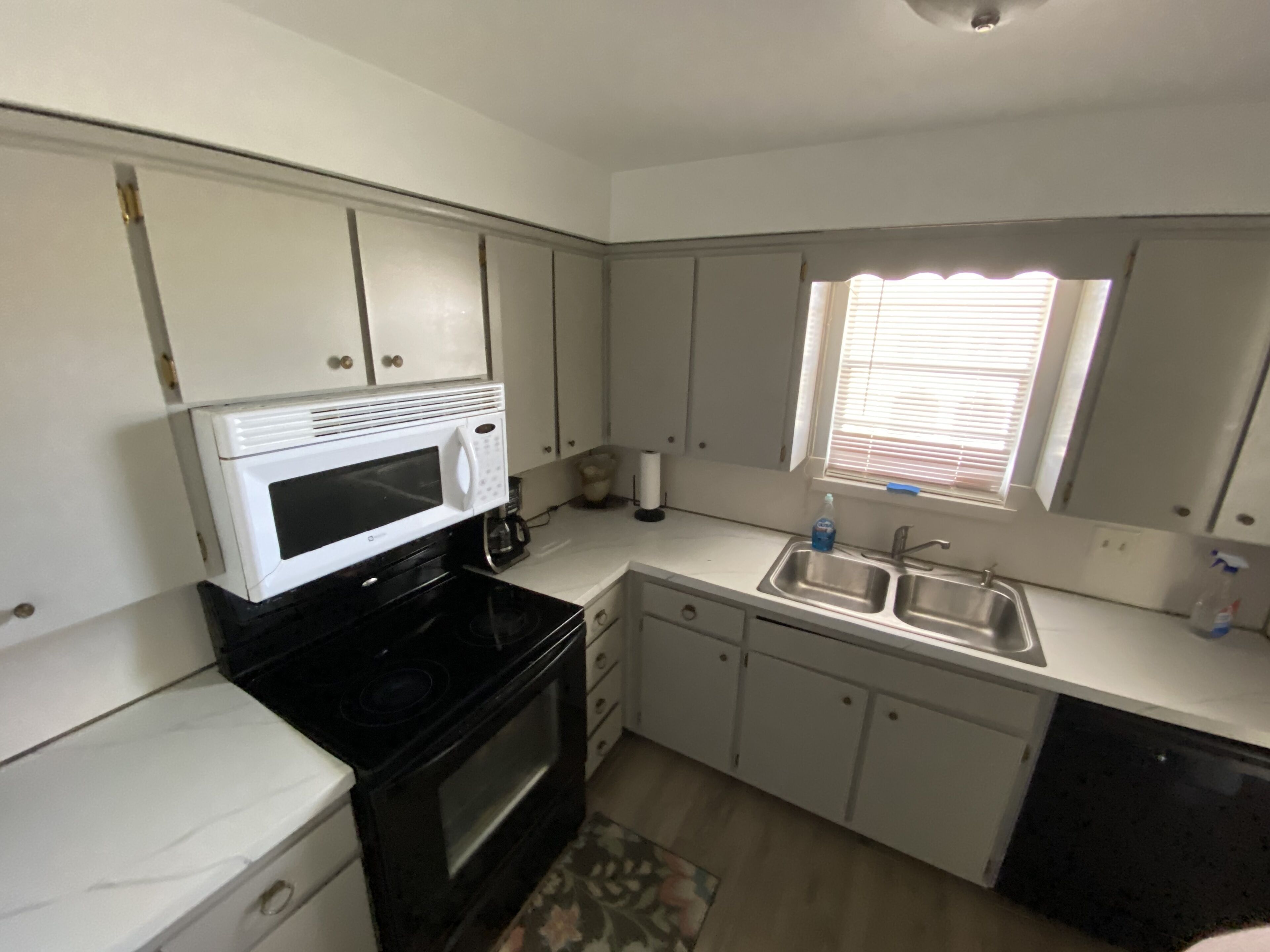 Charming City Center Condo with Pool - Cozy Retreat for Two, Close to everything