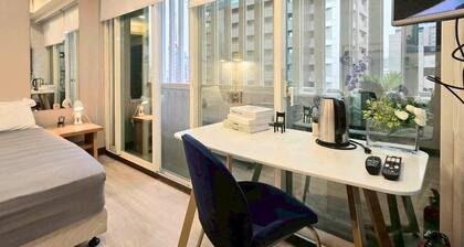 Luxury Balcony Ensuite • Bright Room with Private Balcony•1 Min to MRT輕奢明亮陽台套房