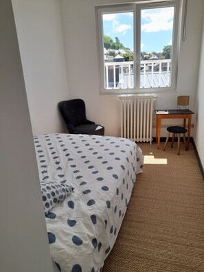 1 slaapkamer, een strijkplank/strijkijzer, reisbedje, wifi