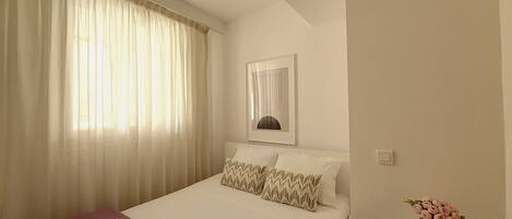 1 bedroom, iron/ironing board, free Internet