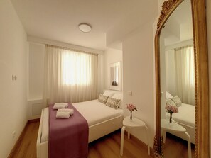 1 bedroom, iron/ironing board, free internet