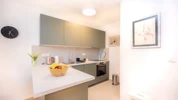 Family Apartment | Private kitchen | Full-sized fridge, microwave, oven, stovetop