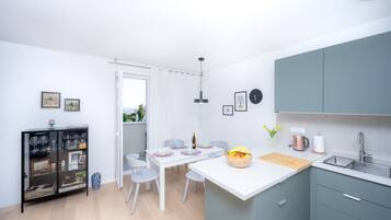 Familieleilighet | Spiseområde på rommet