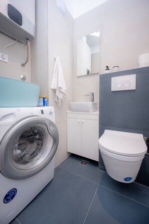 Appartement familial | Siège de toilette surélevé