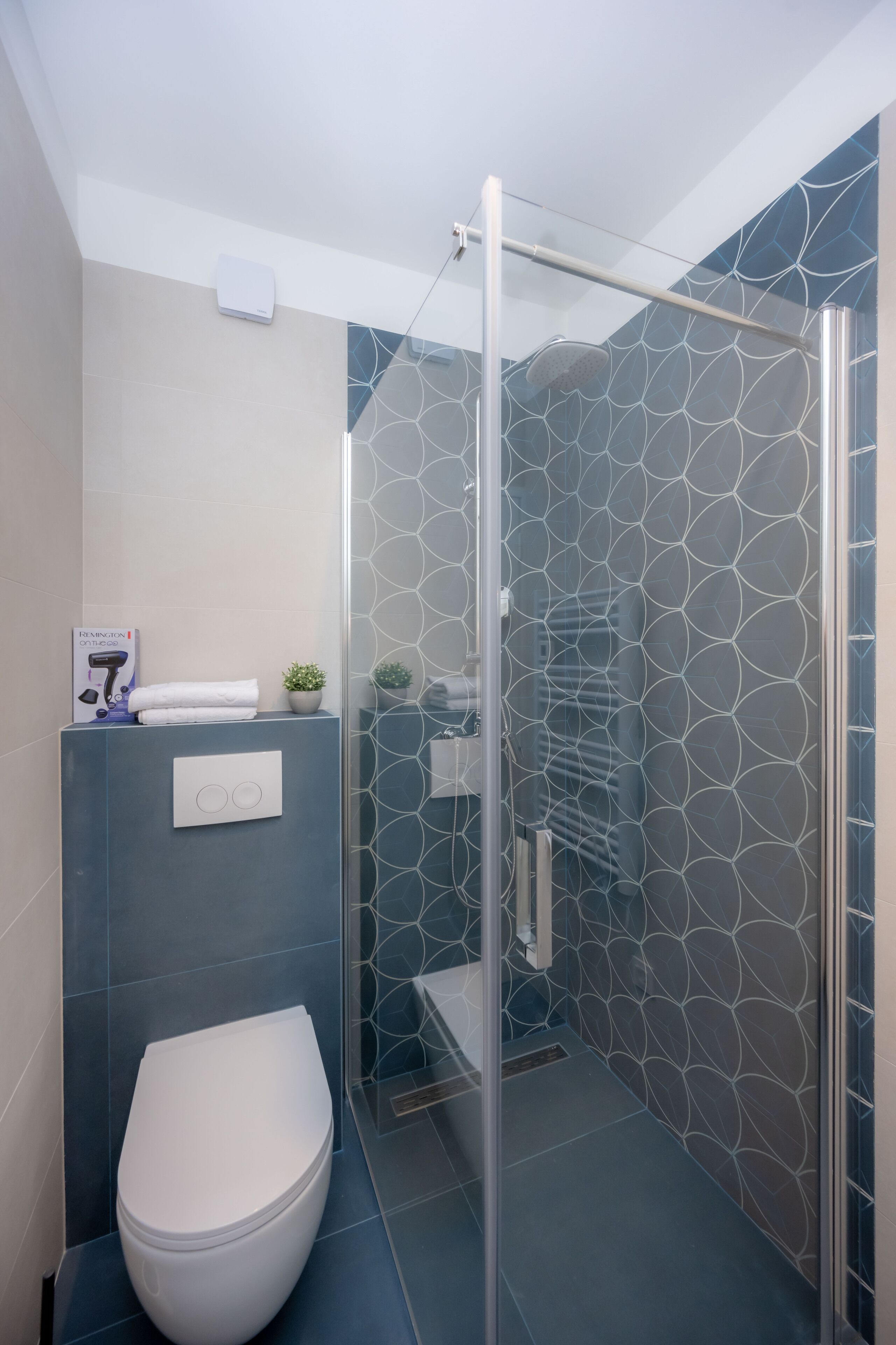 Familie appartement | Badkamer met douche