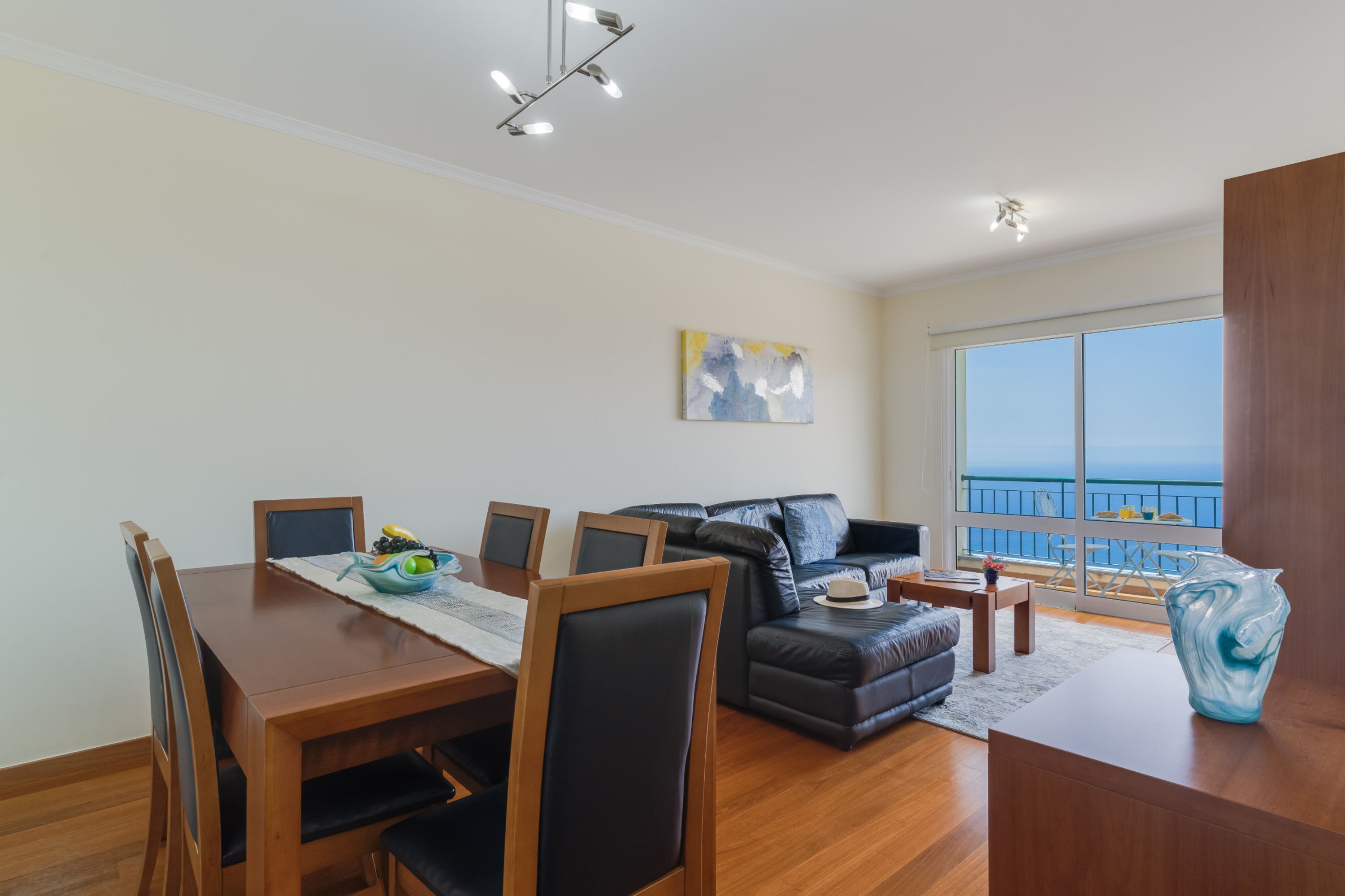 Căn hộ | 2 phòng ngủ, bàn 