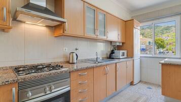 Apartment | 2 bedrooms, desk