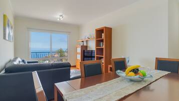 Apartment | 2 bedrooms, desk