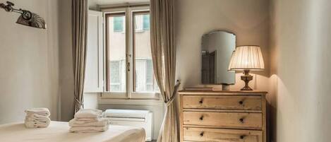 2 chambres, rideaux d’obscurcissement, fer et planche à repasser