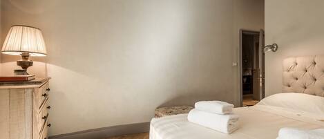 2 Schlafzimmer, Verdunkelungsvorhänge, Bügeleisen/Bügelbrett