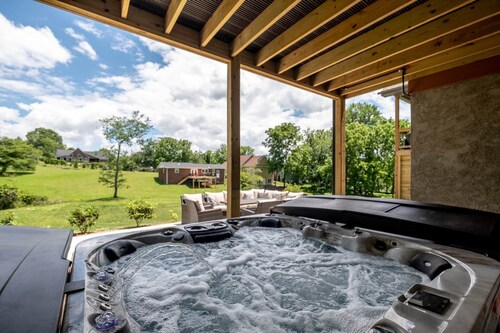 Downtown Brevard 5BR Retreat & Cyclists’ Dream