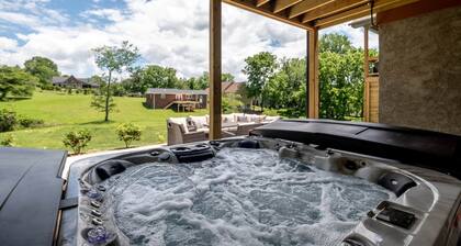 Downtown Brevard 5BR Retreat & Cyclists’ Dream