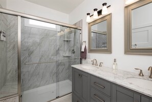Bathtub, towels