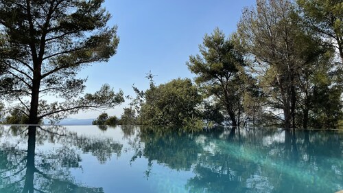 Entre vignes et pinèdes grande villa avec piscine et jacuzzi à 10 mins de la mer