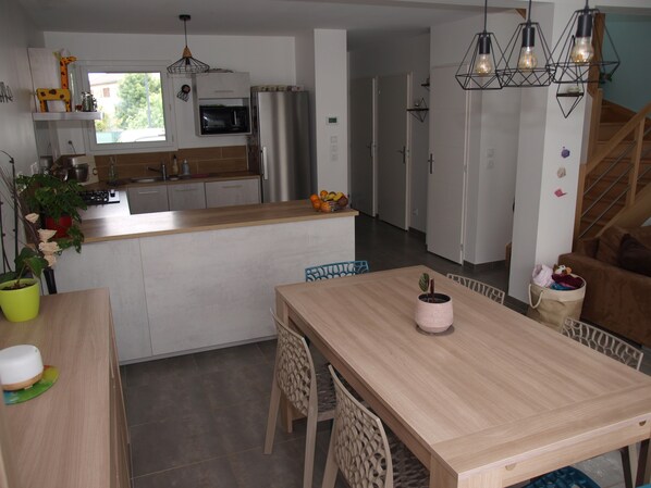 Dining - Maison, Jardin et Terrasse (Pontcharra)