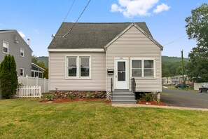 A single-story house with a front porch, a stone foundation, and a number '290' on the door. - Stylish, Relaxing & Comfy 3 BDR Home. 2 minutes to Lake Compounce (Bristol)