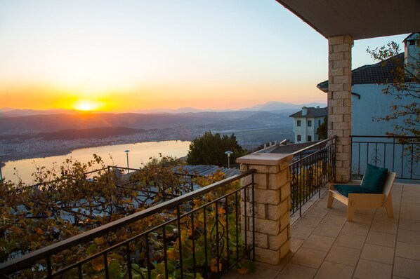Panoramic-Zweibettzimmer | Terrasse/Patio