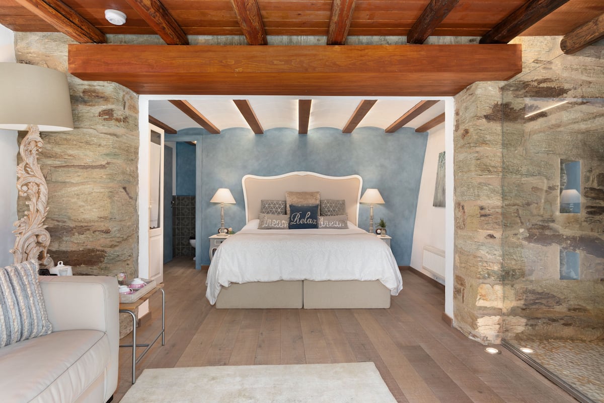 Luxury Suite (La Roca) | 1 bedroom, soundproofing, travel cot, free WiFi