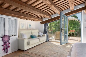 Family Double Room (Colibrí) | Soundproofing, travel crib, free WiFi, bed sheets - Can Font de Muntanya (Cruilles Monells I Sant Sadurn)