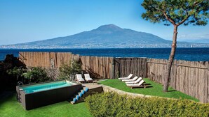 Unclassified image, 3 of 10, button - VILLA SCIROCCO - Brand New Waterfront Villa with Pool & Turkish Bath (Vico Equense)