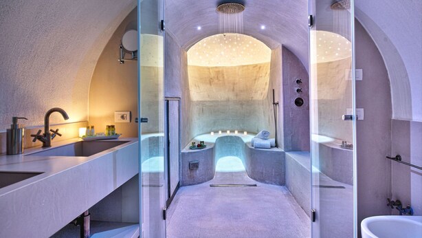 Unclassified image, 1 of 10, button - VILLA SCIROCCO - Brand New Waterfront Villa with Pool & Turkish Bath (Vico Equense)