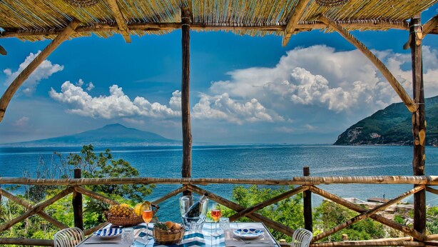 Outdoor dining - VILLA MAESTRALE - Brand New Designer Villa with Jacuzzi and Water Views (Vico Equense)