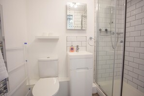 Studio | Bathroom