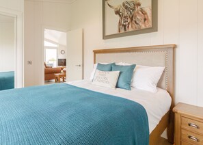 2 bedrooms, premium bedding - Luxury Lodge with Hot Tub & Coastal Views (St. Andrews)