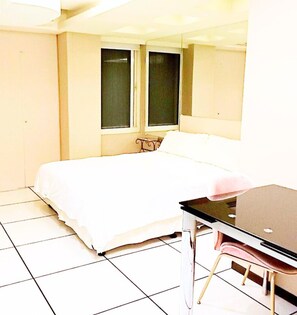 1 bedroom, iron/ironing board, free WiFi, bed sheets - Spacious Private Bath Ensuite • Cozy Bright Double Room • 1 Min to MRT輕奢大衛浴套房 (Taipei City)