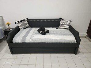 2 bedrooms, in-room safe, desk, iron/ironing board