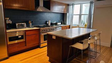 Fridge, microwave, oven, stovetop