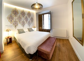 Exclusive Apartment | 3 bedrooms, desk, iron/ironing board, free WiFi