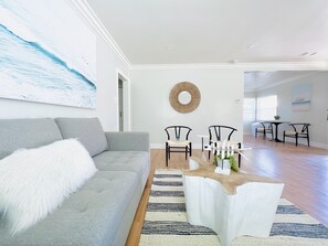Smart TV - 921- Beachside Cottage-Hottest location in San Diego (San Diego)