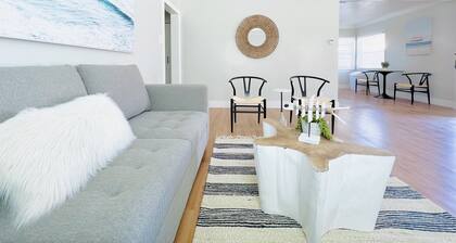 921- Beachside Cottage-Hottest location in San Diego