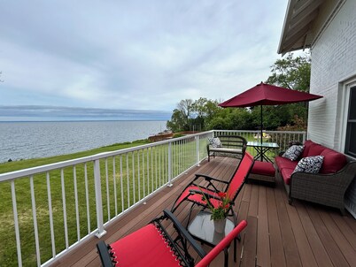 Beach house on Lake Superior - Direct beach access - Sunrise view over the lake!