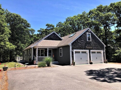 Beautiful Cape home. Minutes from beaches, restaurants, bike paths & shopping.