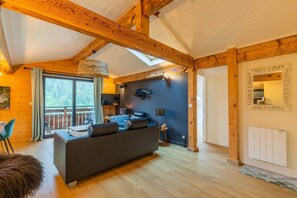 TV - Cozy apartment in the village center (Saint-Jean-de-Sixt)