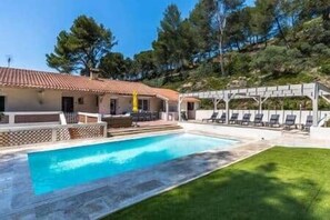 Piscine extérieure, piscine chauffée