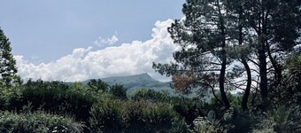 Très Belle Villa Basque Avec Piscine, Fronton et vue sur la Rhune