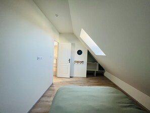 4 habitaciones, tabla de planchar con plancha, cuna de viaje y wifi 