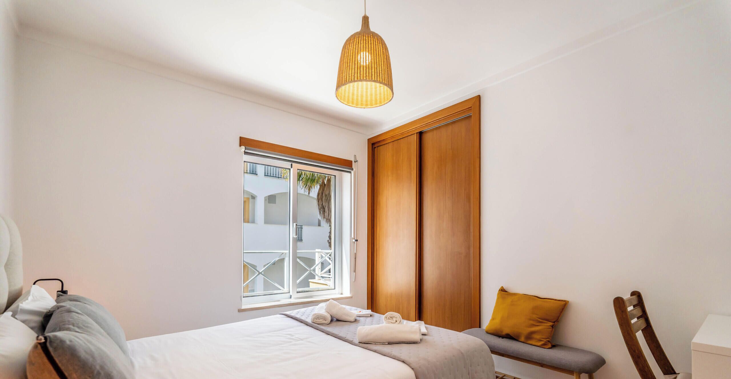 Silitysrauta/-lauta, ilmainen Wi-Fi, vuodevaatteet