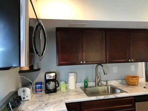 Kjøleskap, ovn og oppvaskmaskin