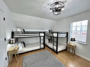 3 bedrooms, iron/ironing board, WiFi, bed sheets