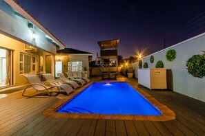 Luxury Twin Room | Pool | Outdoor pool, pool umbrellas, sun loungers - Liam Victoria Falls (Victoria Falls)